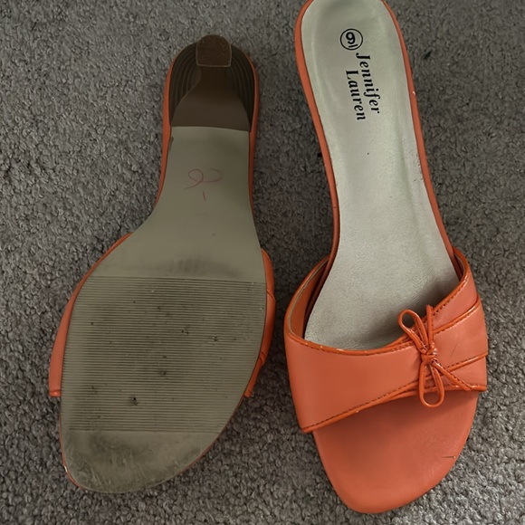 Orange size 9 women’s shoe - Picture 3 of 4